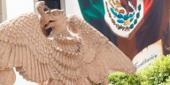 Héroes patrios con 6 dedos, escudos modificados y águila similar a la de EEUU, esto costaron los murales retirados en Tlaxcala