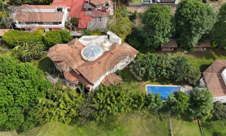 Fiscalía Anticorrupción asegura complejo de lujo en Tepoztlán, ligado a caso de desvío millonario
