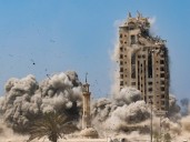 Israel bombardea un edificio en Ciudad de Gaza en el día 700 de la guerra