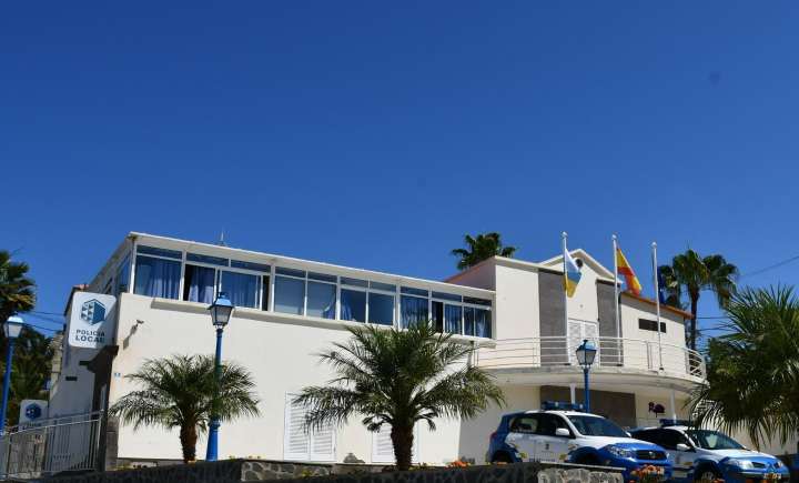 Atropella a un menor en un coche robado y sin permiso de conducir en Arguineguín