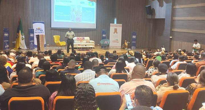 En foro turístico en Riohacha, Policía presentó la estrategia “Turismo Seguro”