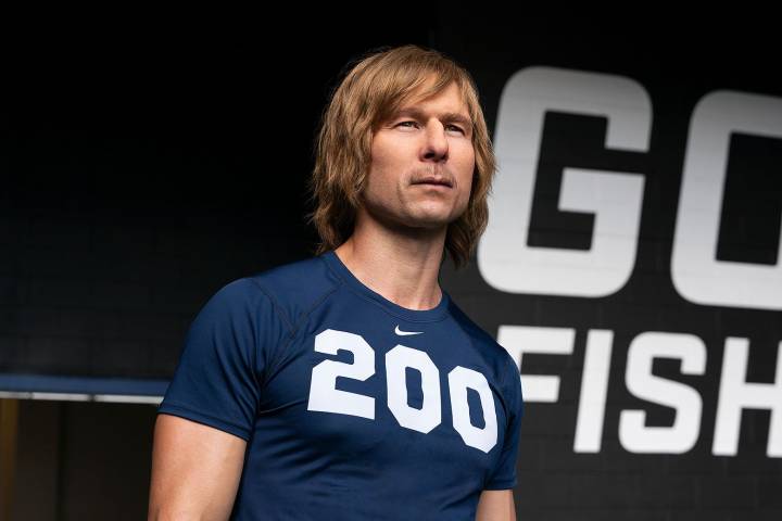 Chad Powers: Glen Powell’s Hulu show is the Ted Lasso of college football. It’s surprisingly great.