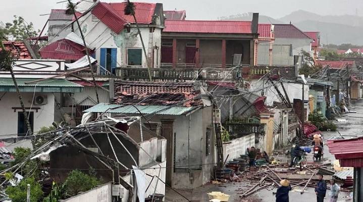 Tifón Bualoi deja 12 muertos y medio millón de personas sin luz en Vietnan