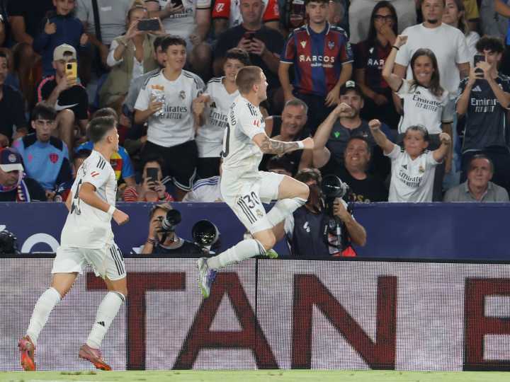 Franco Mastantuono se sacó la mufa y gritó su primer gol en Real Madrid, un derechazo al ángulo que es un increíble guiño con Alfredo Di Stéfano