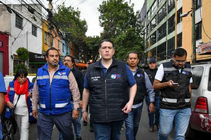 Luis Mendoza atiende flamazo por acumulación de gas en la colonia Portales