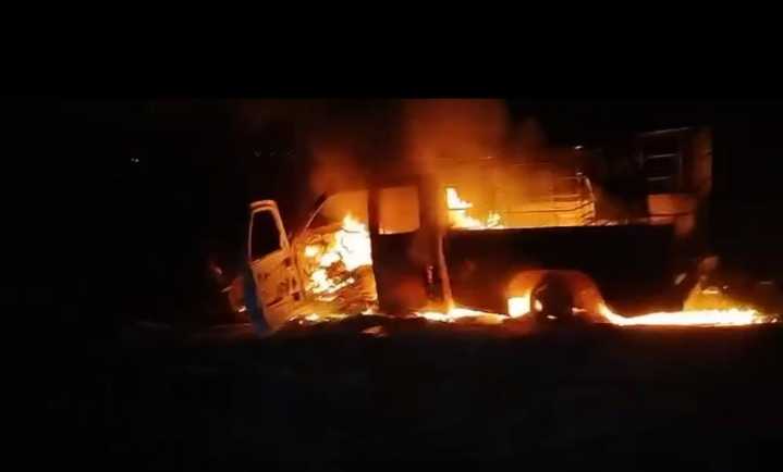 Estalla camioneta conectada a presunta toma clandestina en Hidalgo