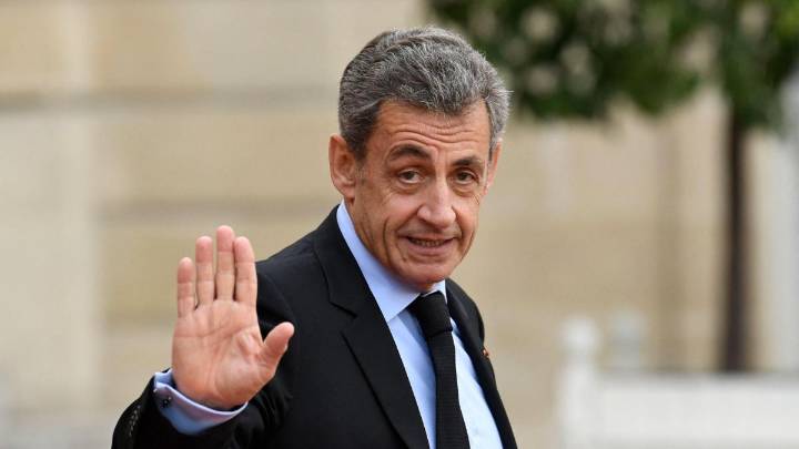 Sarkozy no ve otra salida para Bayrou que no sea disolver el Gobierno: “Es un suicido político”