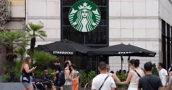 Starbucks cerrará cientos de tiendas y anuncia despidos