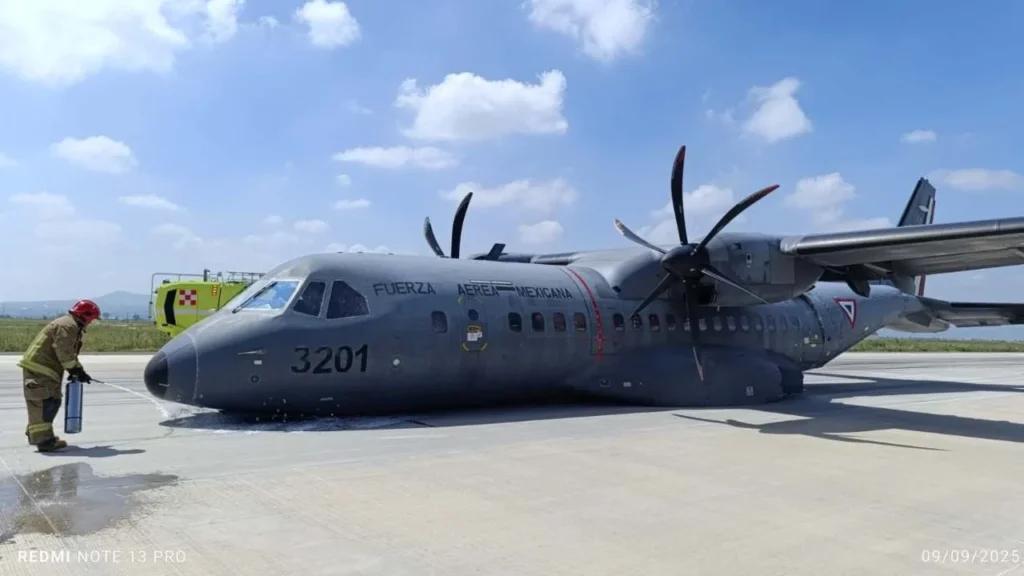 Avión de la Fuerza Aérea aterriza de emergencia en el AIFA