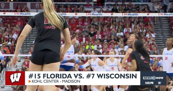 Badger volleyball fends off Florida