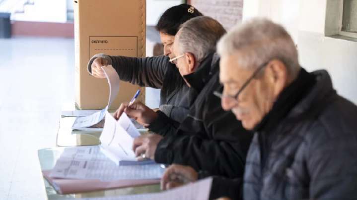 Argentina: Cierran urnas en legislativas de Buenos Aires y comienza el escrutinio