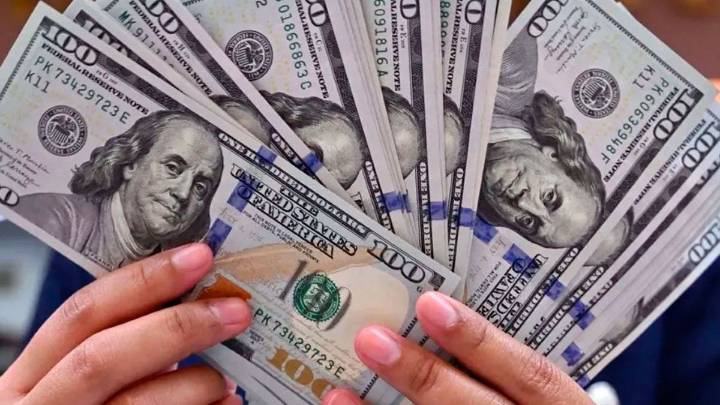 Golpe electoral: el dólar sube y alcanza el techo de la banda en algunos bancos