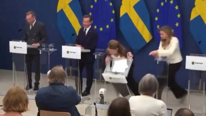 La nueva ministra de Salud de Suecia, Elisabet Lann, se desploma durante su primera comparecencia