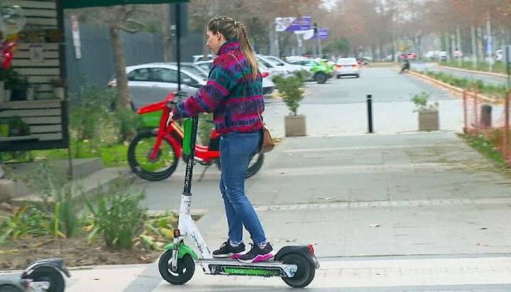 Clientes denuncian que han esperado años para recibir scooter eléctrico comprado en internet