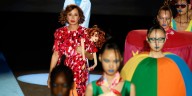 Agatha Ruiz de la Prada sorprende en Madrid con una colección creada con inteligencia artificial