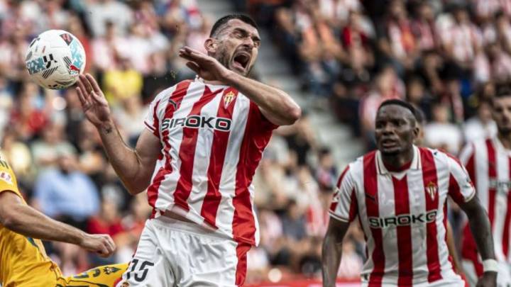 Notas: 7 suspensos y 3 notables en la dura derrota del Sporting contra el Albacete