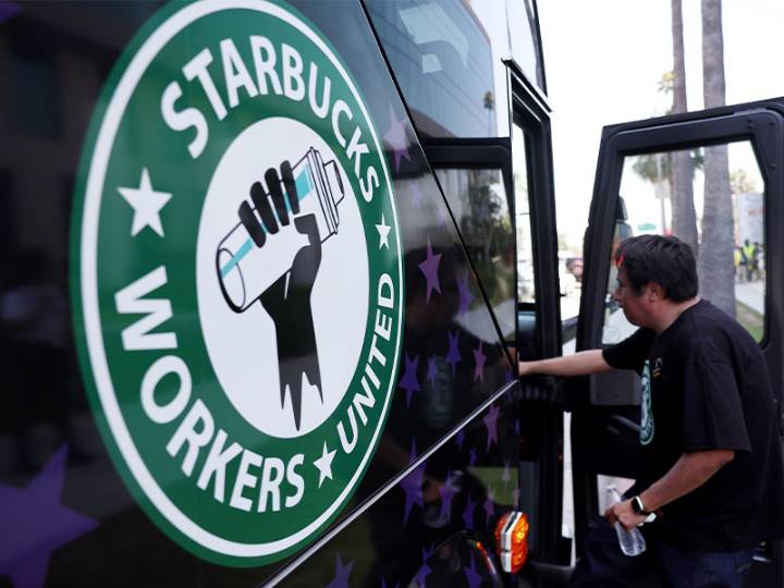 Starbucks workers sue over dress code