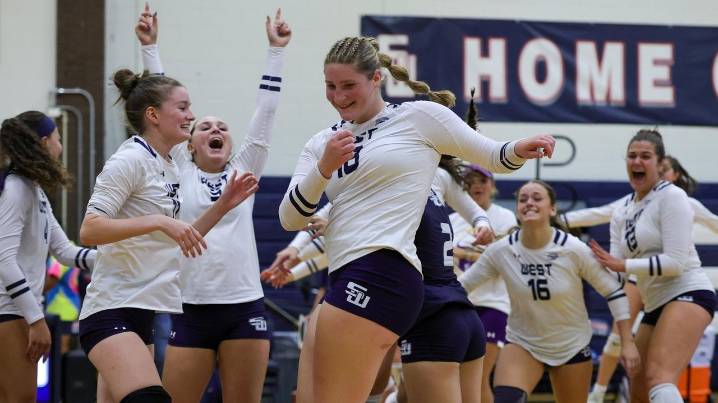 Smithtown West girls volleyball's Taylor Marsh helps lead comeback win