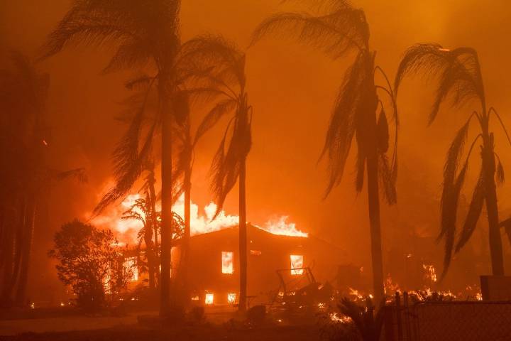 Demandan a SCE por negligencia en incendios forestales en California
