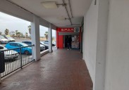 Un hombre armado con un cuchillo atraca un supermercado en Jinámar y huye con el dinero