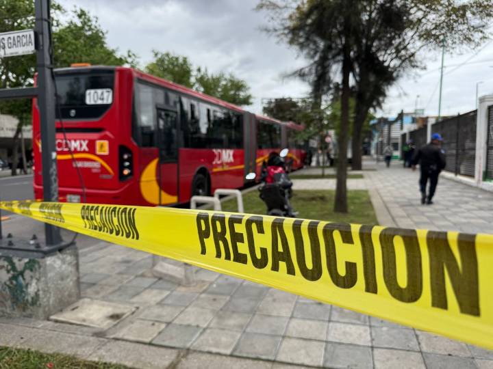 Reportan doce lesionados por choque de dos unidades de Línea 2 del Metrobús