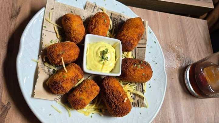 Recetas de la abuela que saben a hogar: así es como una antigua relojería del norte de Gran Canaria se convirtió en un templo del sabor