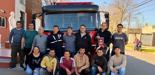 Bomberos de General Villegas despidió un autobomba que vendió a otro cuartel