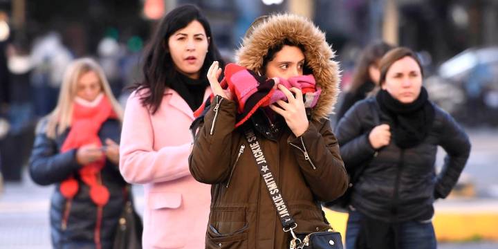 Tras las lluvias, regresan las bajas temperaturas en el AMBA: cuál será el día más frío de la semana, según el SMN
