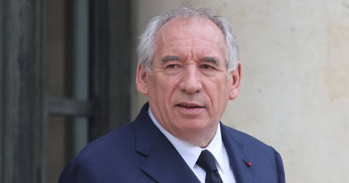 French Prime Minister loses vote of no confidence as country 'on brink of crisis'