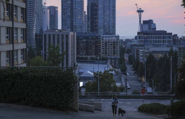 Seattle air quality update: Smoke from numerous wildfires hangs over WA