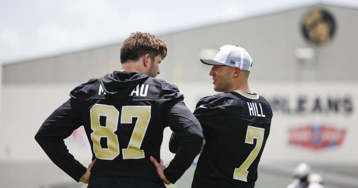 Taysom Hill, Foster Moreau cleared to return to Saints practice