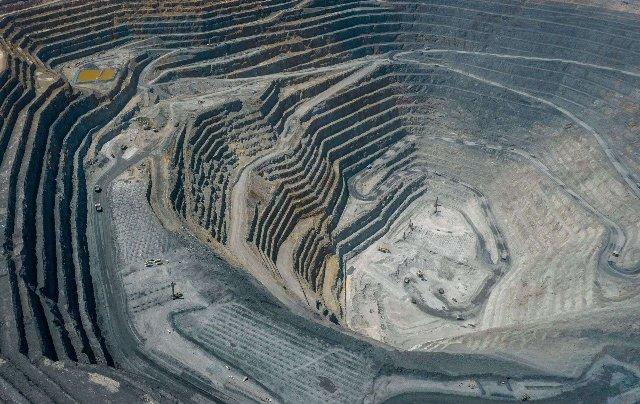 De Fábricas Rugientes a Minas Silenciosas: El Mapa Desigual de la Industria Mexicana en 2025