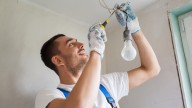 Importante empresa busca sumar electricista a su taller central