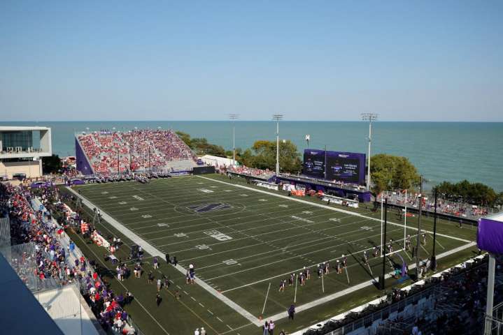 No. 4 Oregon prepares for unique stadium experience at Northwestern