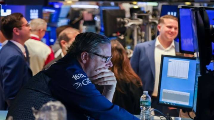 Lunes en rojo: los bonos cayeron hasta 6% y el riesgo país superó los 1.100 puntos
