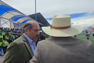 Congresista escupe en la cara a periodista en Juliaca