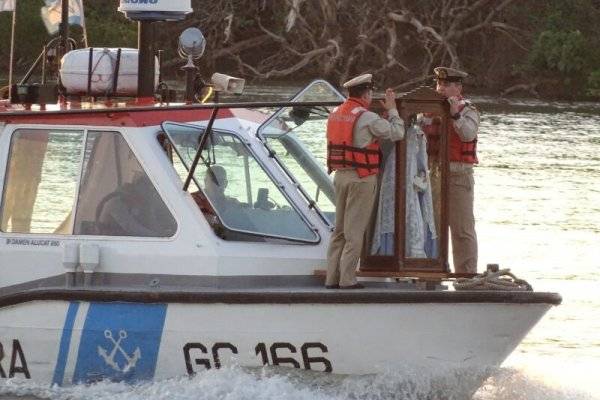 CORRIENTES! Comienza la novena de la Virgen del Rosario con una procesión náutica