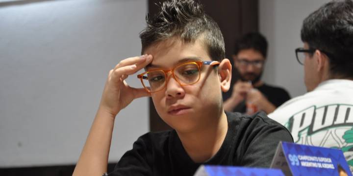 La nueva hazaña de Faustino Oro, el niño prodigio argentino del ajedrez: consiguió su primera norma de gran maestro