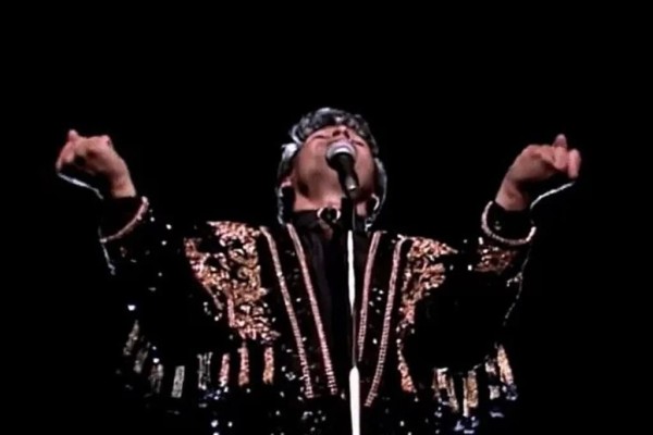 Salen a la luz inéditos de Juan Gabriel en 'Eterno'