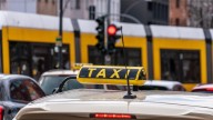 La nueva ley del taxi en Barcelona expulsará a las VTC de la ciudad: "Seremos la única ciudad"