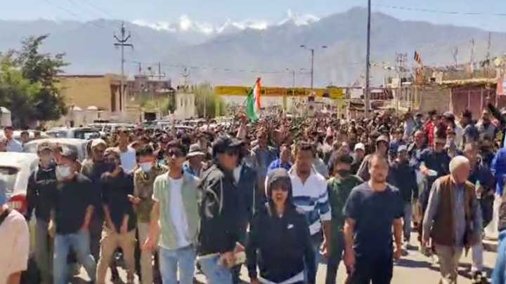 Massive protest breaks out in Leh, demanding statehood for Ladakh; BJP office set on fire