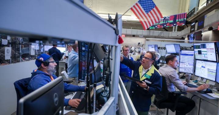 S&P 500 abre en niveles récord tras alivio en inflación y fuerte repunte de Oracle