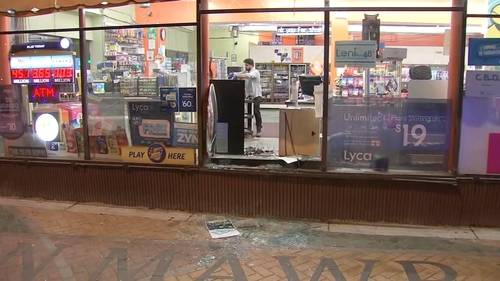 Chicago crime: Police investigating smash-and-grab burglary at Green Arch Grocery Store on Broadway in Edgewater