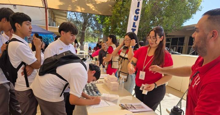 Estudiantes del CBTIS 33 impulsan centro comunitario de salud en SLRC