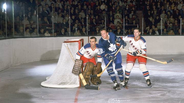 Late Hall of Famer Giacomin became icon through personality, flamboyance in goal