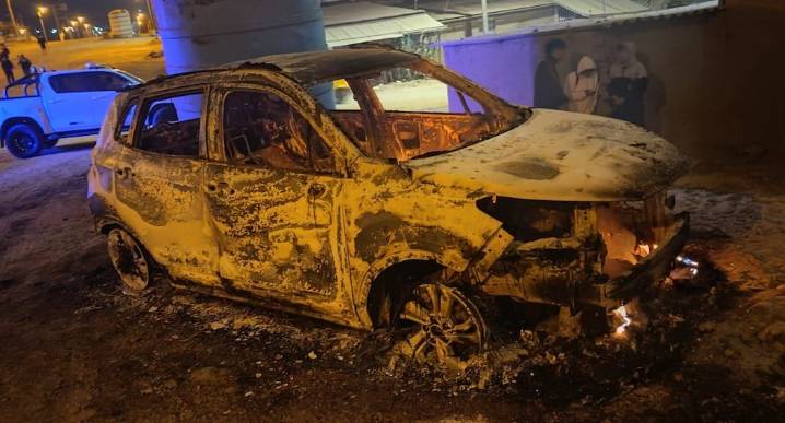 La Libertad: Delincuentes queman vehículo en Alto Trujillo