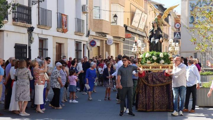Benigànim retoma los actos conmemorativos de la Beata Inés con una nueva salida de la imagen procesional