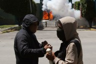 Estudiantes y padres de Ayotzinapa se manifiestan en Iguala a 11 años de la desaparición de los 43