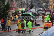 Cae camión de refrescos  dentro de socavón en Iztapalapa