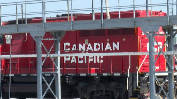 Train cars leave the tracks in B.C.'s Kootenay region near Alberta boundary